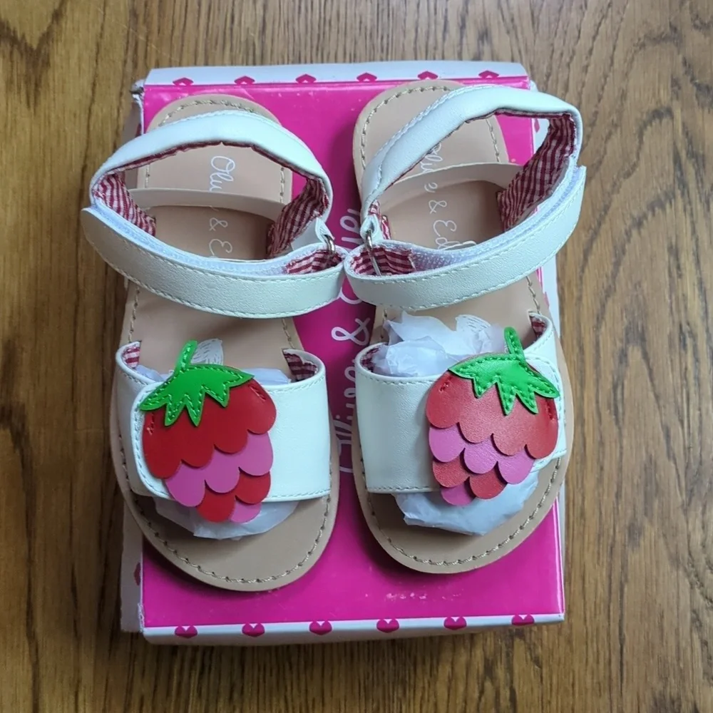 NIB Olive & Edie Lil' Sweetie Sandal Strawberry Appliqué Shoe Size 8T